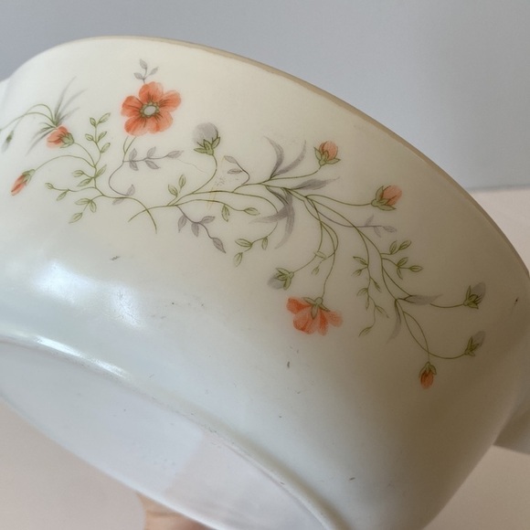 VINTAGE Pyrex floral "Emily Spring Garden" casserole dish - Picture 5 of 13